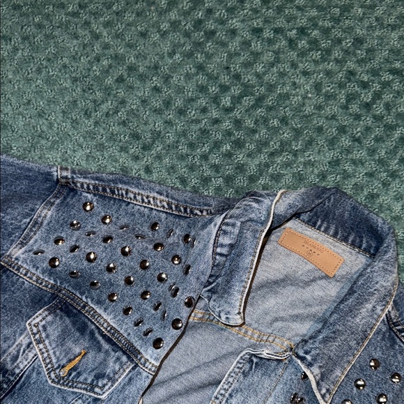 Blank NYC Silver and Blue Acid Wash Jean Jacket - Picture 5 of 10